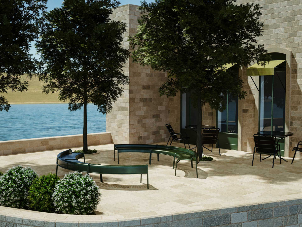 Lakefront Courtyard